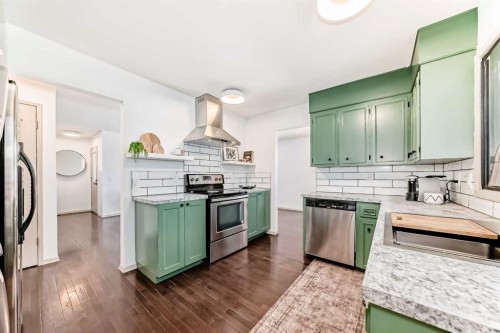 16 Bermondsey Crescent Nw, Calgary, AB - Indoor Photo Showing Kitchen