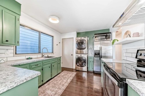 16 Bermondsey Crescent Nw, Calgary, AB - Indoor Photo Showing Laundry Room
