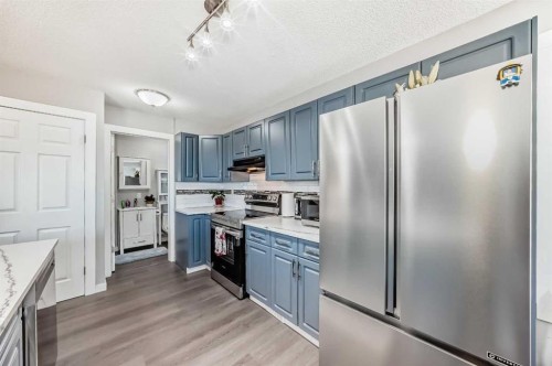 137 Coverton Circle Ne, Calgary, AB - Indoor Photo Showing Kitchen
