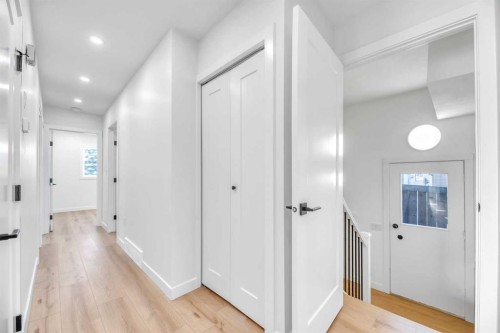 128 Cantrell Place Sw, Calgary, AB - Indoor Photo Showing Other Room