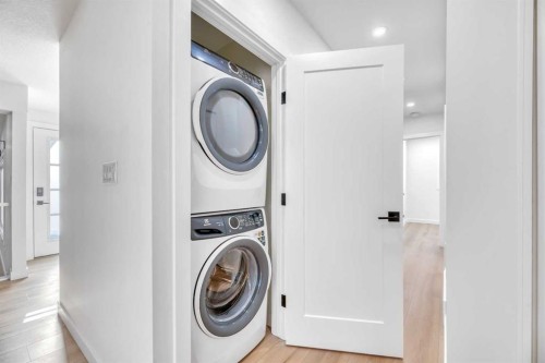 128 Cantrell Place Sw, Calgary, AB - Indoor Photo Showing Laundry Room