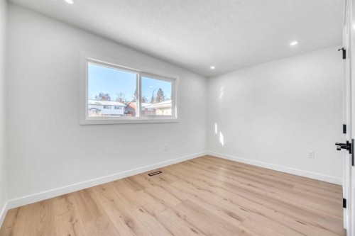 128 Cantrell Place Sw, Calgary, AB - Indoor Photo Showing Other Room