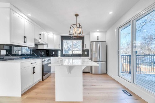 128 Cantrell Place Sw, Calgary, AB - Indoor Photo Showing Kitchen