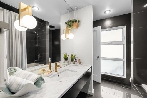 5804 Dalkeith Hill Nw, Calgary, AB - Indoor Photo Showing Bathroom