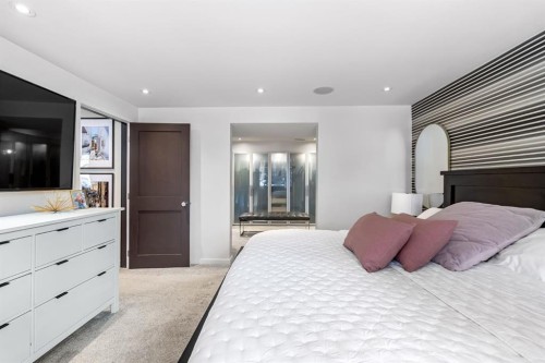 5804 Dalkeith Hill Nw, Calgary, AB - Indoor Photo Showing Bedroom