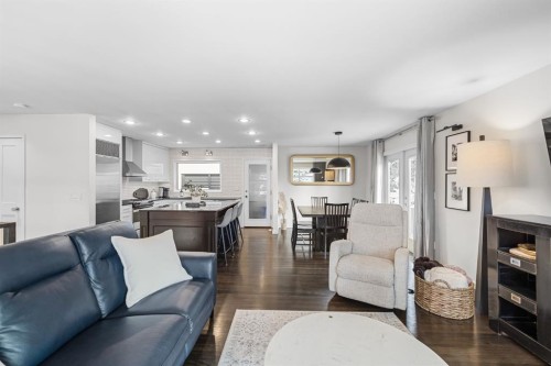 5804 Dalkeith Hill Nw, Calgary, AB - Indoor Photo Showing Living Room