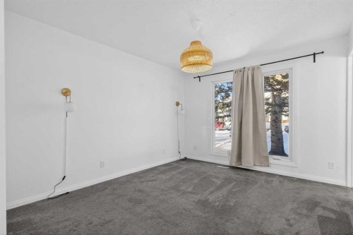 33 Sunhurst Crescent Se, Calgary, AB - Indoor Photo Showing Other Room