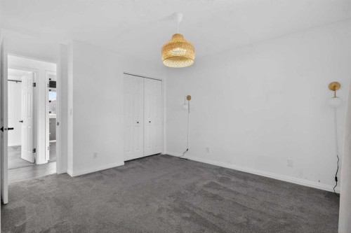 33 Sunhurst Crescent Se, Calgary, AB - Indoor Photo Showing Other Room