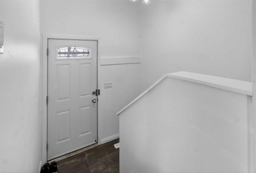 33 Sunhurst Crescent Se, Calgary, AB - Indoor Photo Showing Other Room