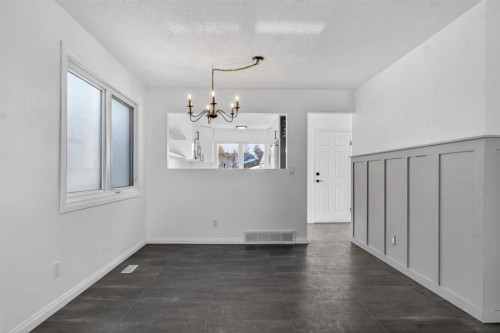 33 Sunhurst Crescent Se, Calgary, AB - Indoor Photo Showing Other Room
