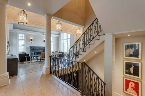 2704 Montcalm Crescent Sw, Calgary, AB - Indoor Photo Showing Other Room