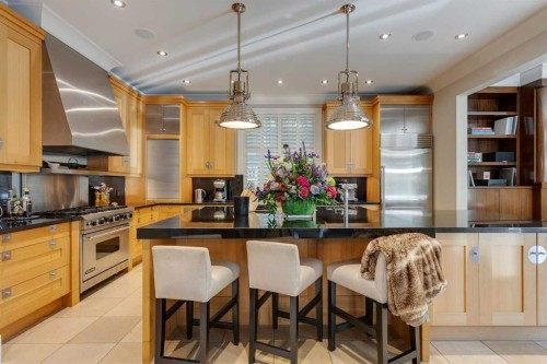 2704 Montcalm Crescent Sw, Calgary, AB - Indoor