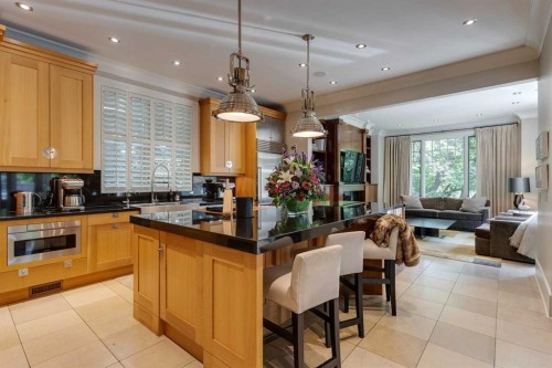 2704 Montcalm Crescent Sw, Calgary, AB - Indoor