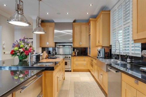 2704 Montcalm Crescent Sw, Calgary, AB - Indoor Photo Showing Kitchen With Double Sink
