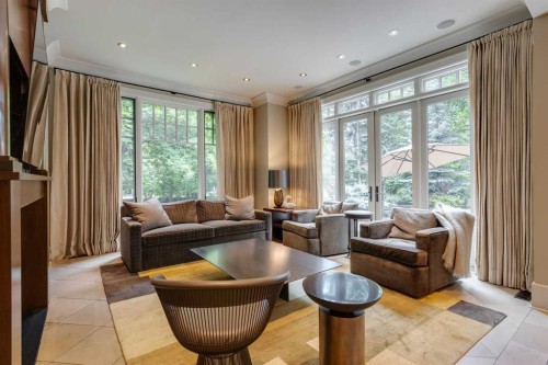 2704 Montcalm Crescent Sw, Calgary, AB - Indoor Photo Showing Living Room