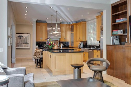 2704 Montcalm Crescent Sw, Calgary, AB - Indoor