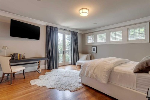 2704 Montcalm Crescent Sw, Calgary, AB - Indoor Photo Showing Bedroom