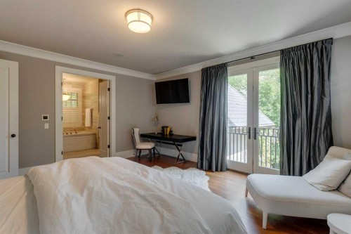 2704 Montcalm Crescent Sw, Calgary, AB - Indoor Photo Showing Bedroom