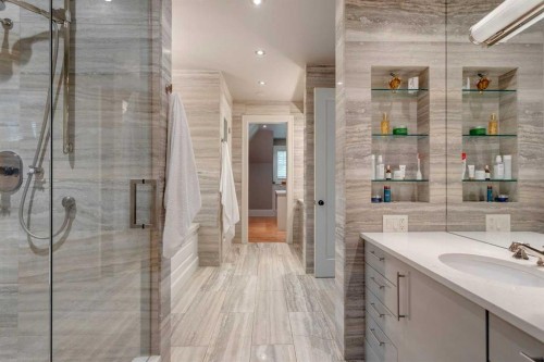 2704 Montcalm Crescent Sw, Calgary, AB - Indoor Photo Showing Bathroom