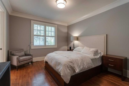 2704 Montcalm Crescent Sw, Calgary, AB - Indoor Photo Showing Bedroom