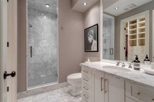 2704 Montcalm Crescent Sw, Calgary, AB - Indoor Photo Showing Bathroom