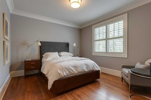 2704 Montcalm Crescent Sw, Calgary, AB - Indoor Photo Showing Bedroom