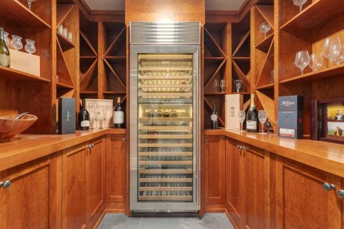 2704 Montcalm Crescent Sw, Calgary, AB - Indoor Photo Showing Other Room