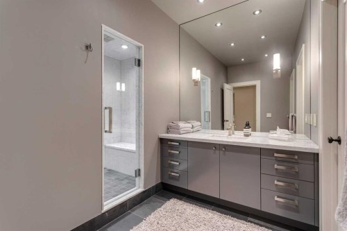 2704 Montcalm Crescent Sw, Calgary, AB - Indoor Photo Showing Bathroom