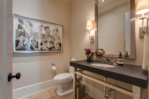 2704 Montcalm Crescent Sw, Calgary, AB - Indoor Photo Showing Bathroom