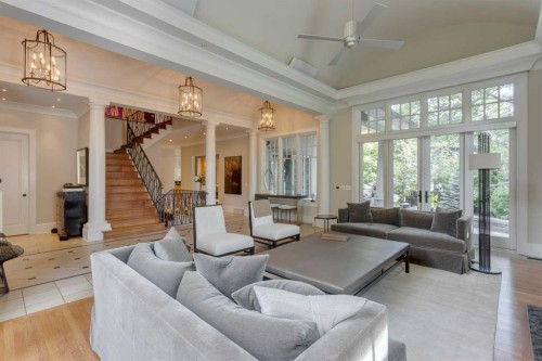 2704 Montcalm Crescent Sw, Calgary, AB - Indoor Photo Showing Living Room
