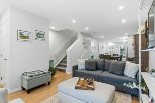 410-338 Seton Circle Se, Calgary, AB - Indoor Photo Showing Living Room