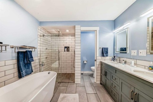 119 Pump Hill Bay Sw, Calgary, AB - Indoor Photo Showing Bathroom