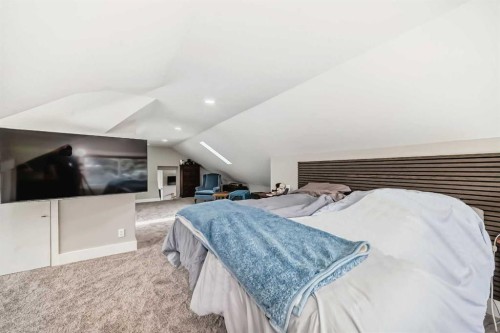119 Pump Hill Bay Sw, Calgary, AB - Indoor Photo Showing Bedroom