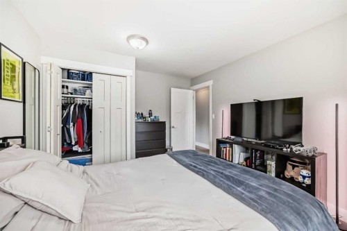 119 Pump Hill Bay Sw, Calgary, AB - Indoor Photo Showing Bedroom