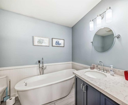 119 Pump Hill Bay Sw, Calgary, AB - Indoor Photo Showing Bathroom