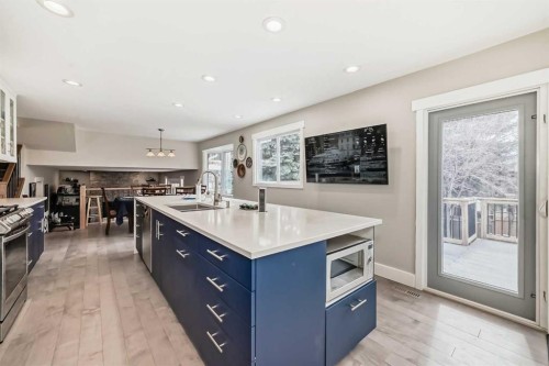 119 Pump Hill Bay Sw, Calgary, AB - Indoor Photo Showing Kitchen