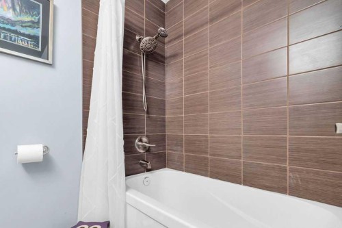1215 Mapleglade Place Se, Calgary, AB - Indoor Photo Showing Bathroom
