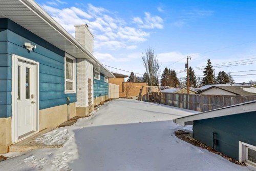 1215 Mapleglade Place Se, Calgary, AB - Outdoor