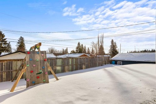 1215 Mapleglade Place Se, Calgary, AB - Outdoor
