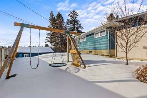1215 Mapleglade Place Se, Calgary, AB - Outdoor