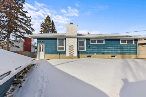 1215 Mapleglade Place Se, Calgary, AB - Outdoor