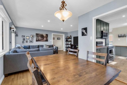 1215 Mapleglade Place Se, Calgary, AB - Indoor