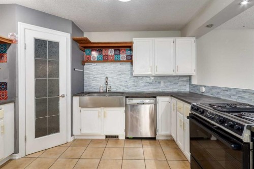 86 Eldorado Road Se, Airdrie, AB - Indoor Photo Showing Kitchen