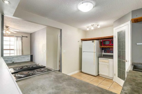 86 Eldorado Road Se, Airdrie, AB - Indoor Photo Showing Kitchen