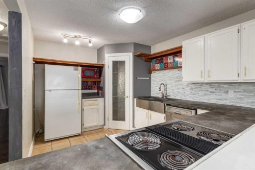 86 Eldorado Road Se, Airdrie, AB - Indoor Photo Showing Kitchen
