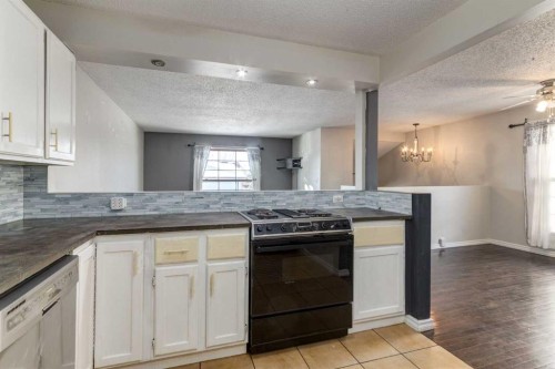 86 Eldorado Road Se, Airdrie, AB - Indoor Photo Showing Kitchen
