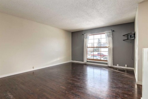 86 Eldorado Road Se, Airdrie, AB - Indoor Photo Showing Other Room