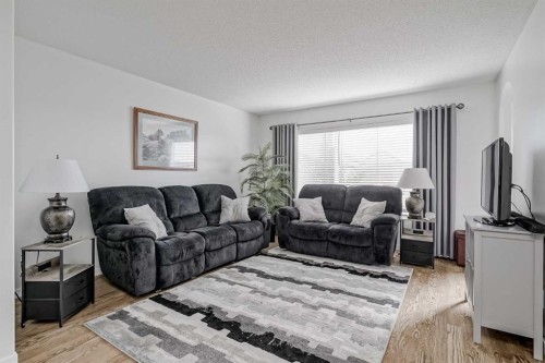 52 Autumn Court Se, Calgary, AB - Indoor Photo Showing Living Room