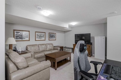 52 Autumn Court Se, Calgary, AB - Indoor