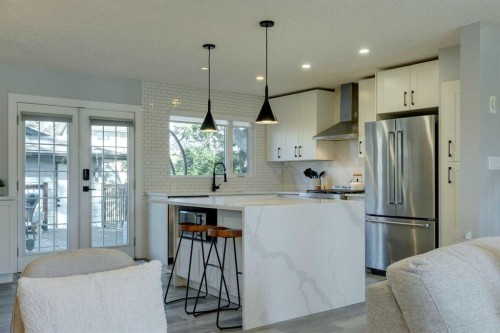 6616 Silverdale Road Nw, Calgary, AB - Indoor Photo Showing Kitchen With Upgraded Kitchen
